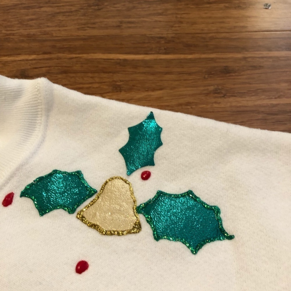 Vintage Christmas white pointsettia sweatshirt - Picture 7 of 12